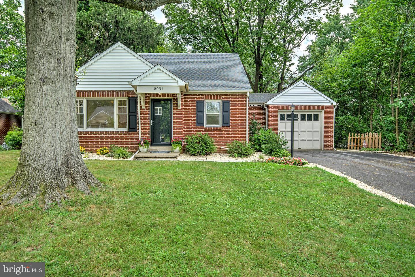 2031 Oak Avenue  Hatfield PA 19440 photo