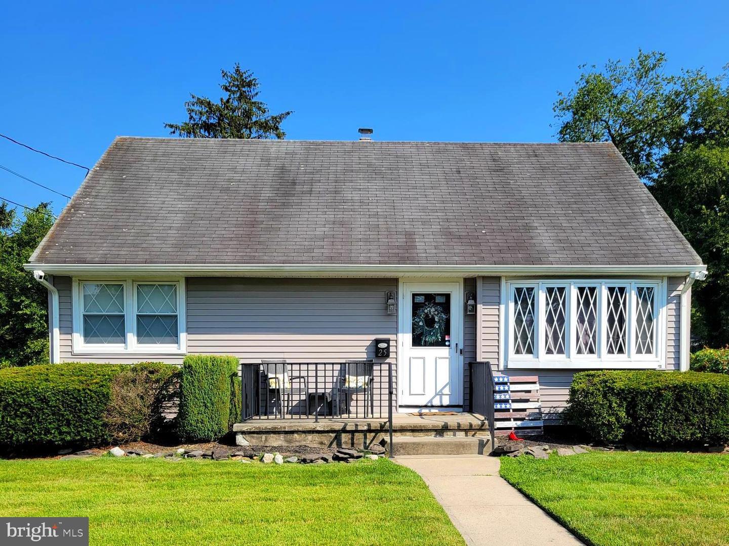 25 Holt Circle  Hamilton NJ 08619 photo