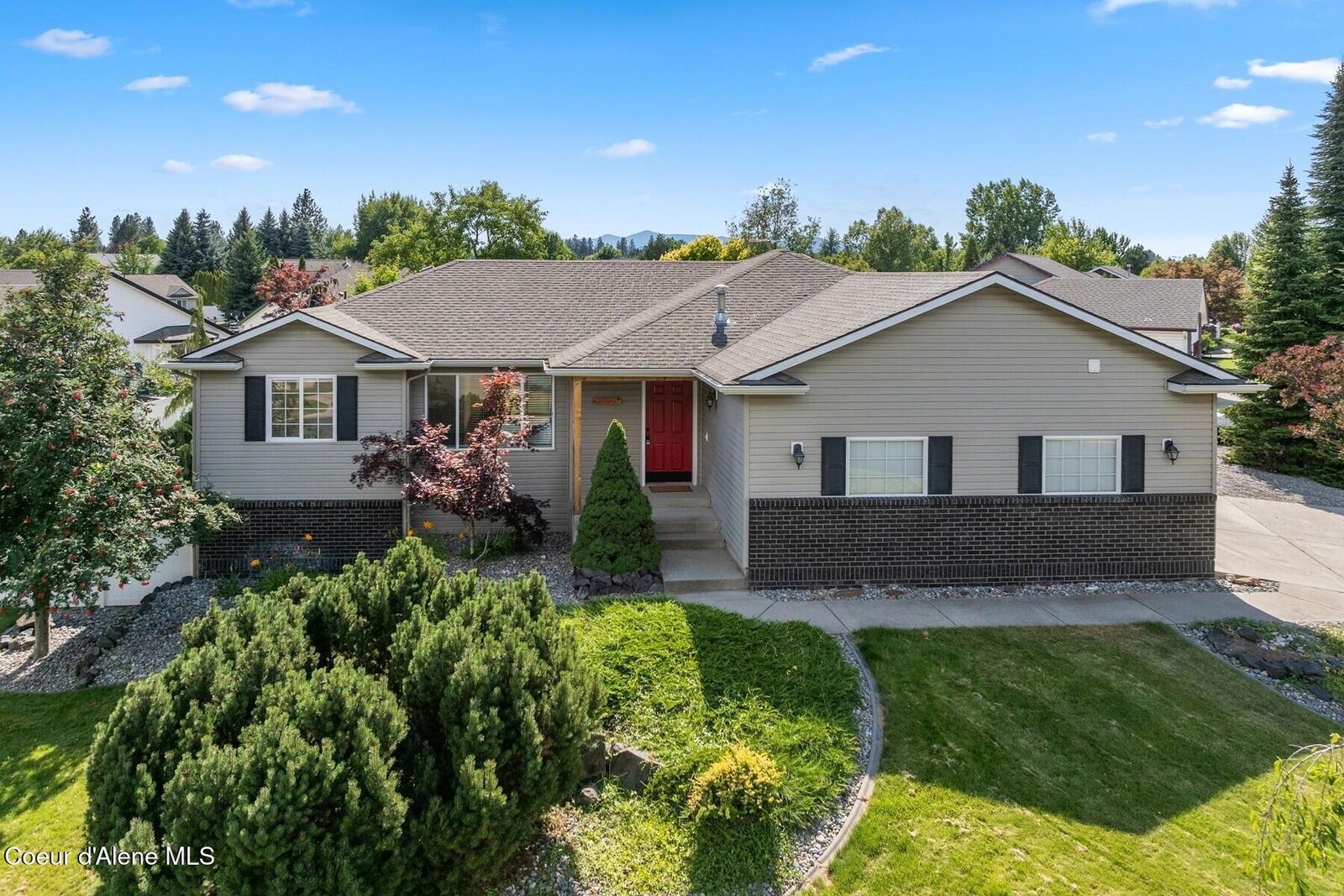 Property Photo: 2130 E Briarleaf Ave ID 83815