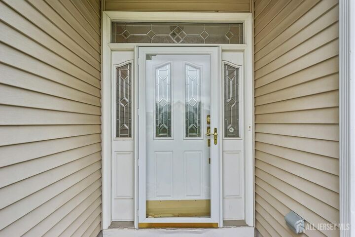 Property Photo:  9 York Court  NJ 08831 