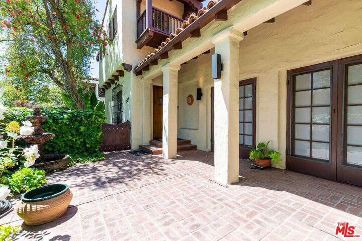 Property Photo:  329 N McCadden Pl  CA 90004 