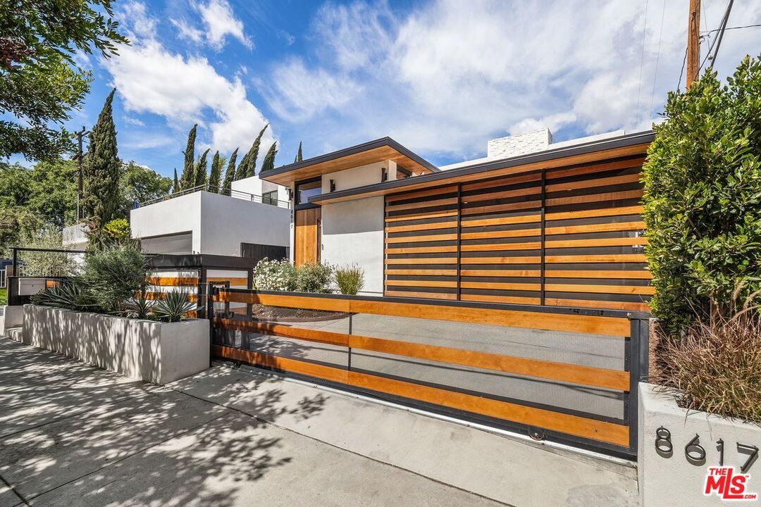 Property Photo:  8617 Higuera St  CA 90232 