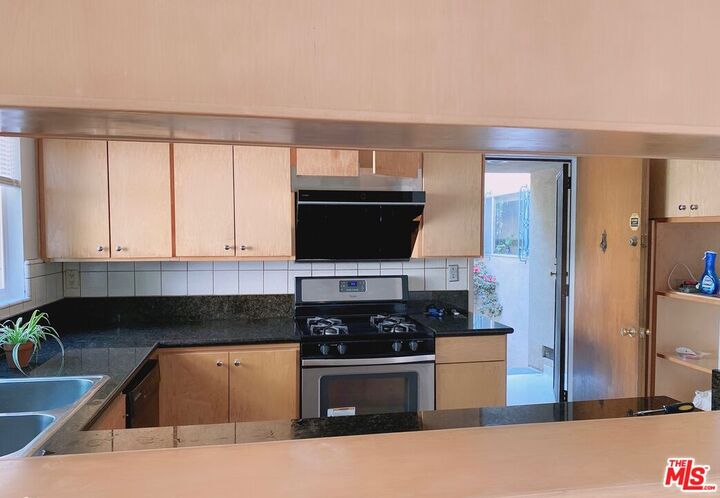 Property Photo:  3200 S Sepulveda Blvd  CA 90034 