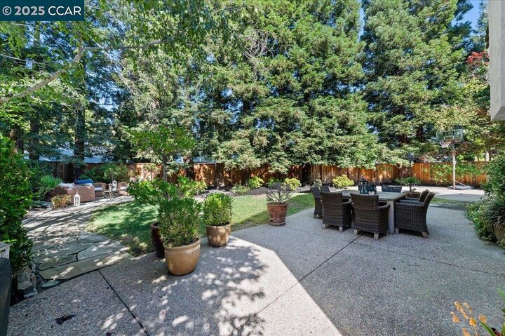 Property Photo: 433 Stoneybrook Ct CA 94506