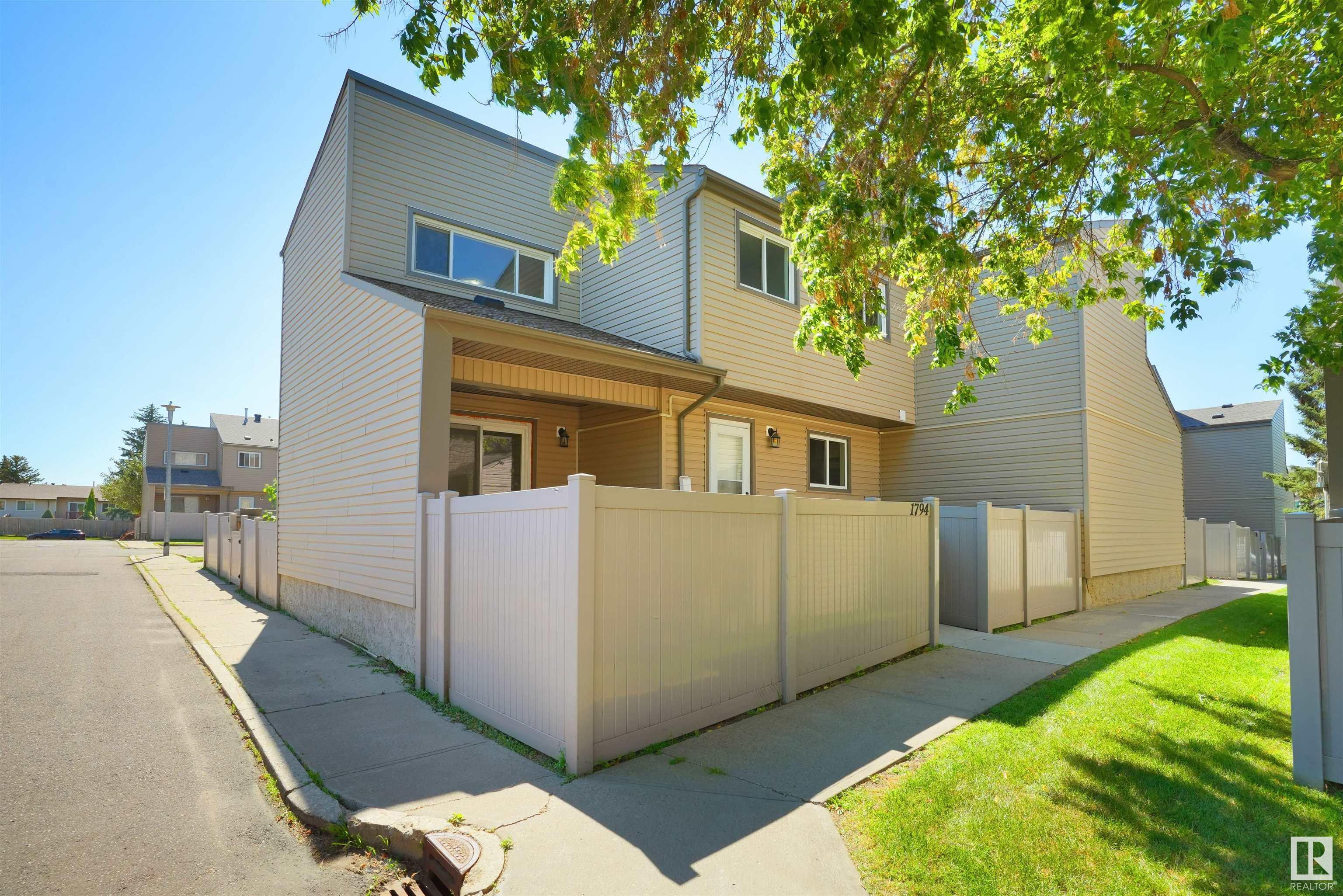 Photo de la propriété: 1794 Lakewood NW AB T6K 3B6