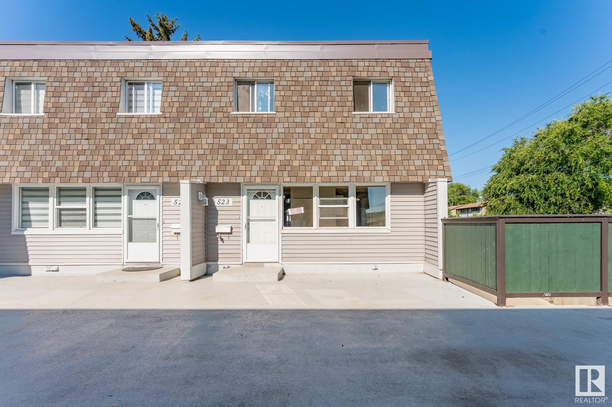 Property Photo:  523 Village On The Green NW  AB T5A 1H2 