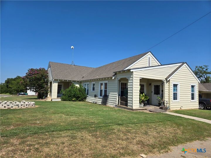 Property Photo: 404 Fennimore Street TX 76528
