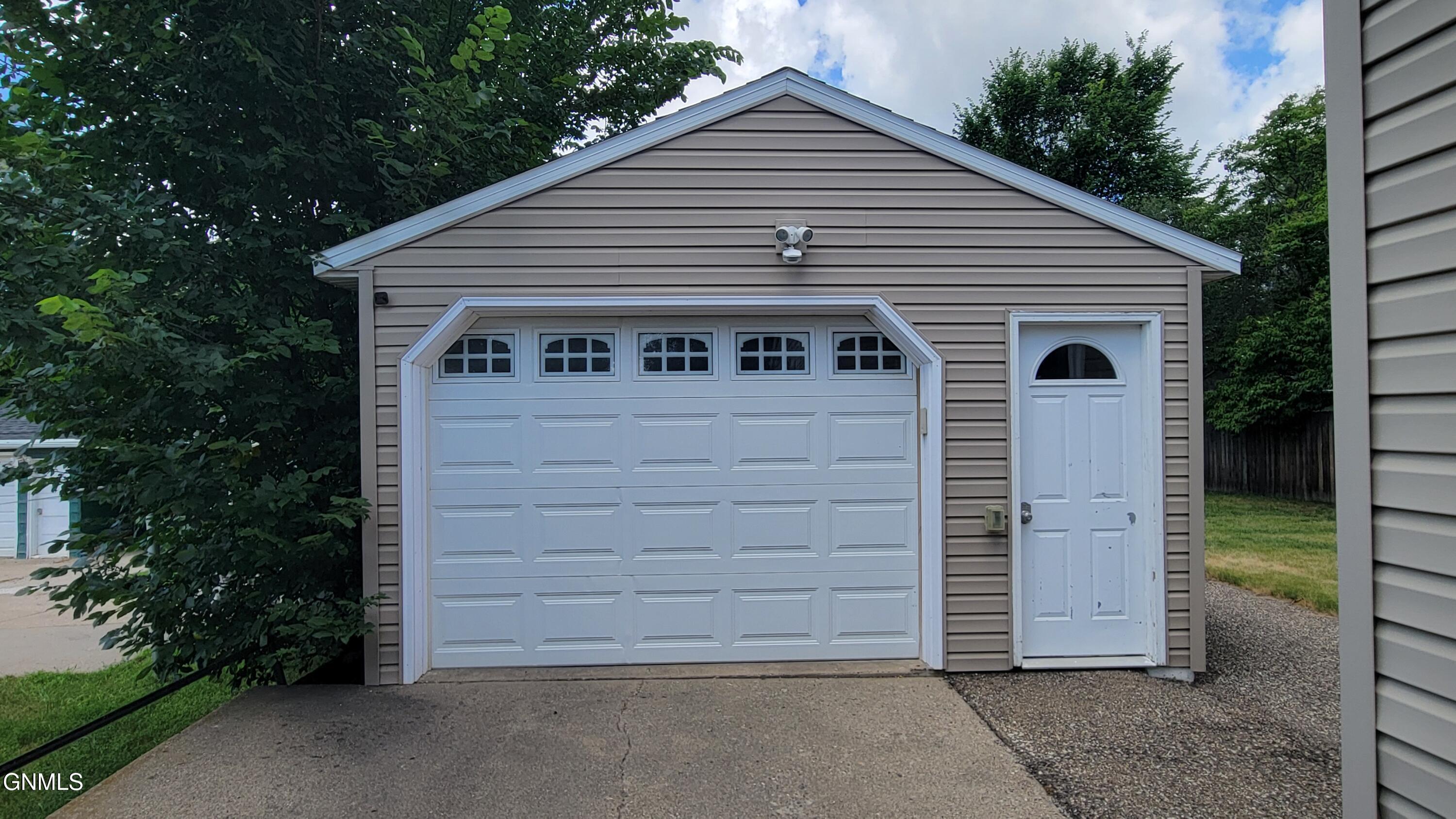Property Photo: 1510 13th Street N ND 58501