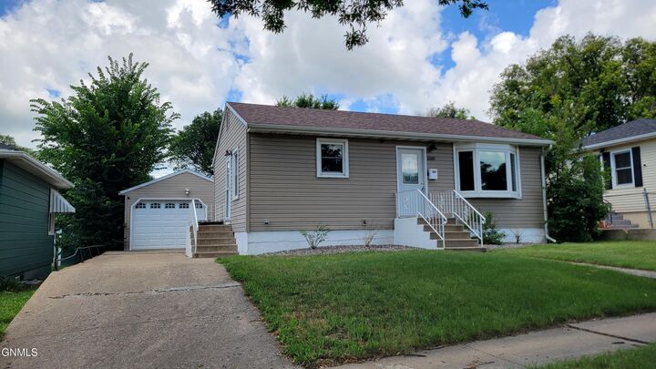 Property Photo:  1510 13th Street N  ND 58501 