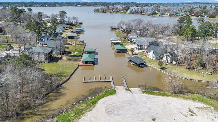 Property Photo: 146 Oak Circle TX 77351