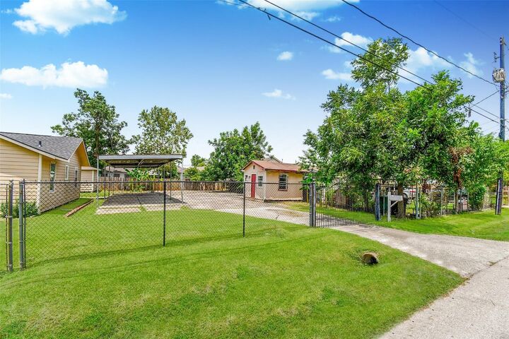 Property Photo:  7219 Gainesville Street  TX 77020 