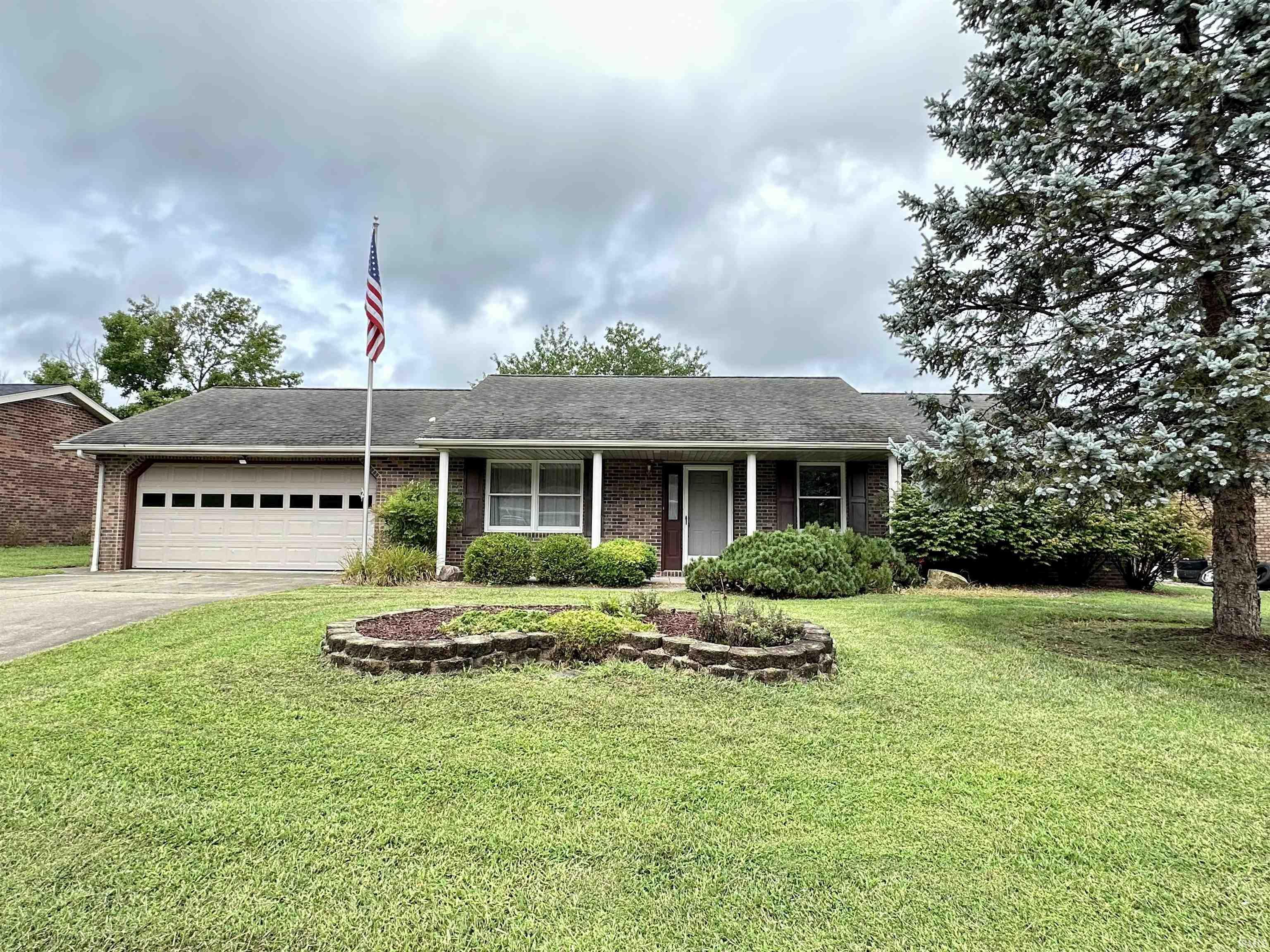 4611 Rhine Strasse Street  Jasper IN 47546 photo
