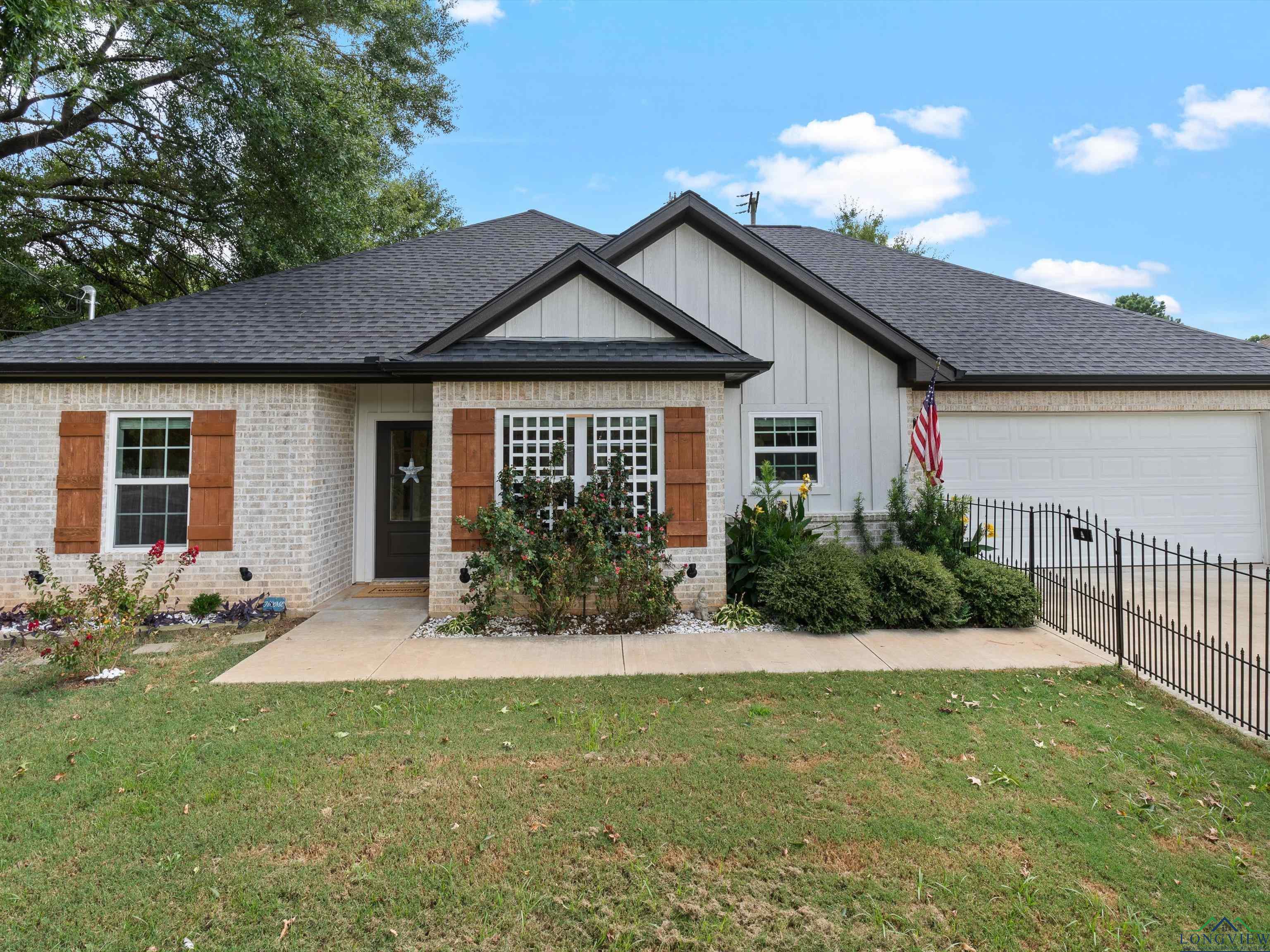 Property Photo:  3817 Killingsworth Circle  TX 75604 