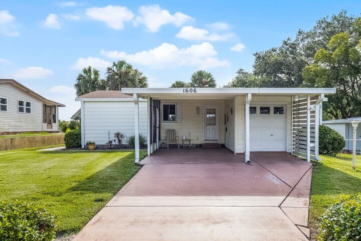 Property Photo: 1606 Magnolia Avenue FL 32159