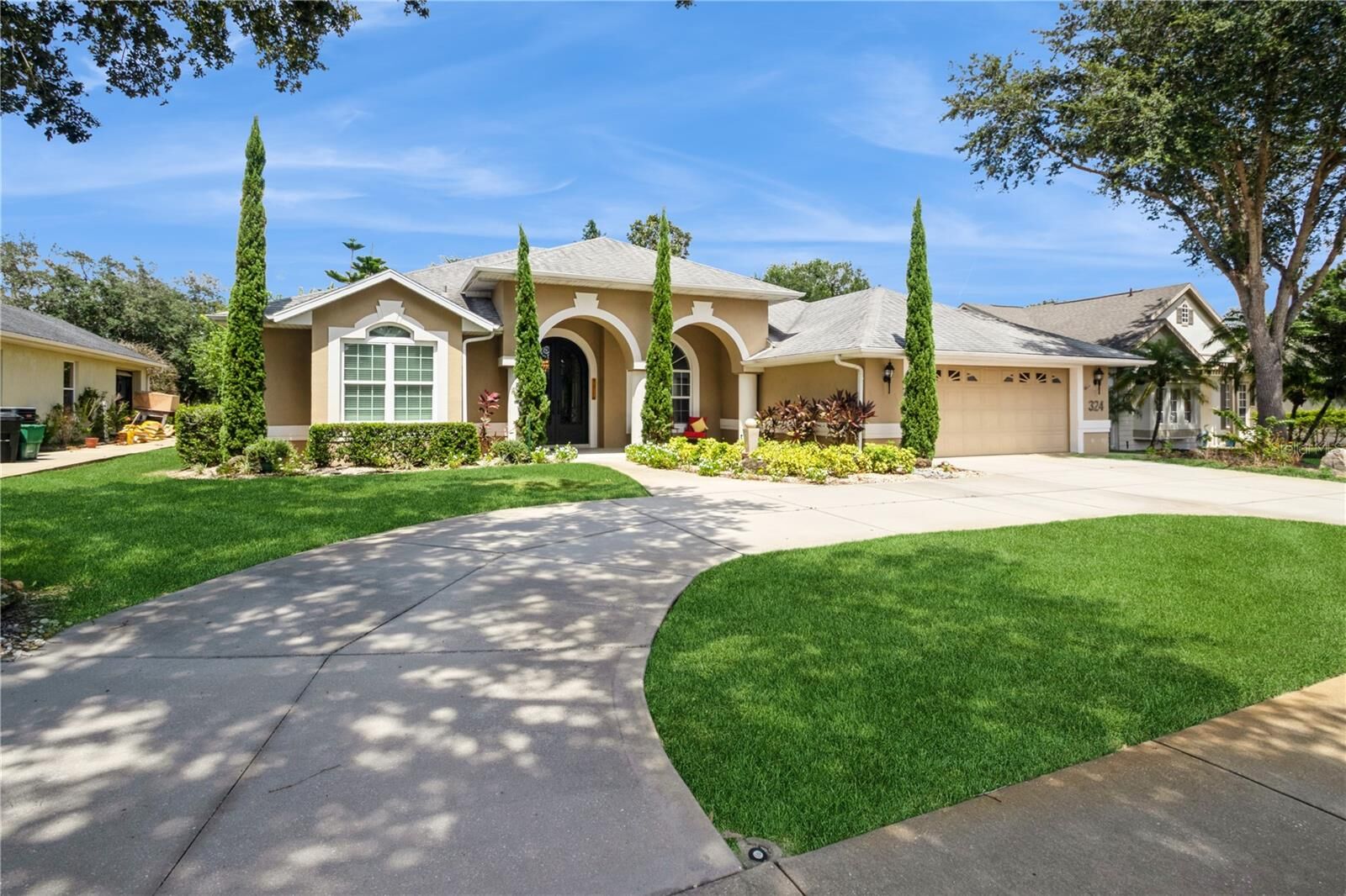 Property Photo: 324 Hampton Hills Court FL 32713