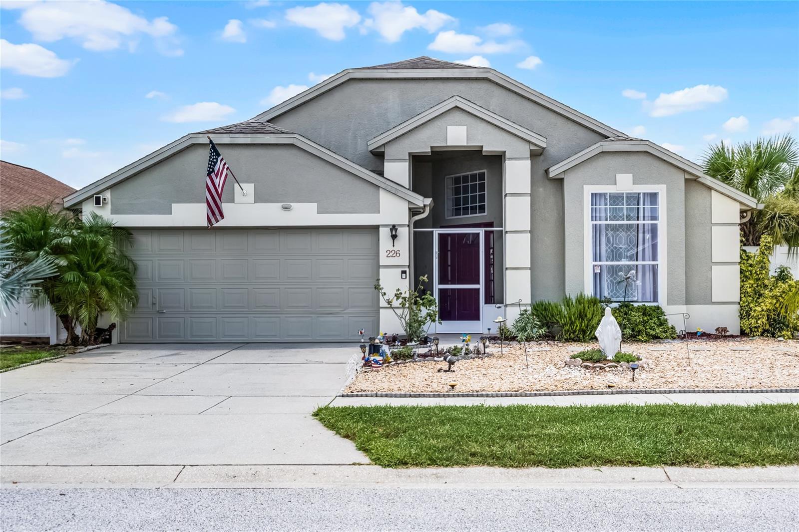 Property Photo: 226 Rochester Loop FL 33897