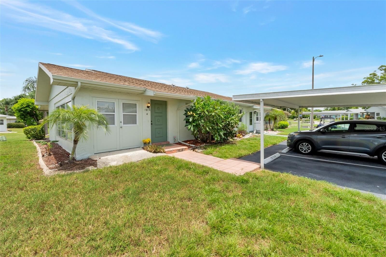 Property Photo: 1814 Foxhunt Drive A FL 33573