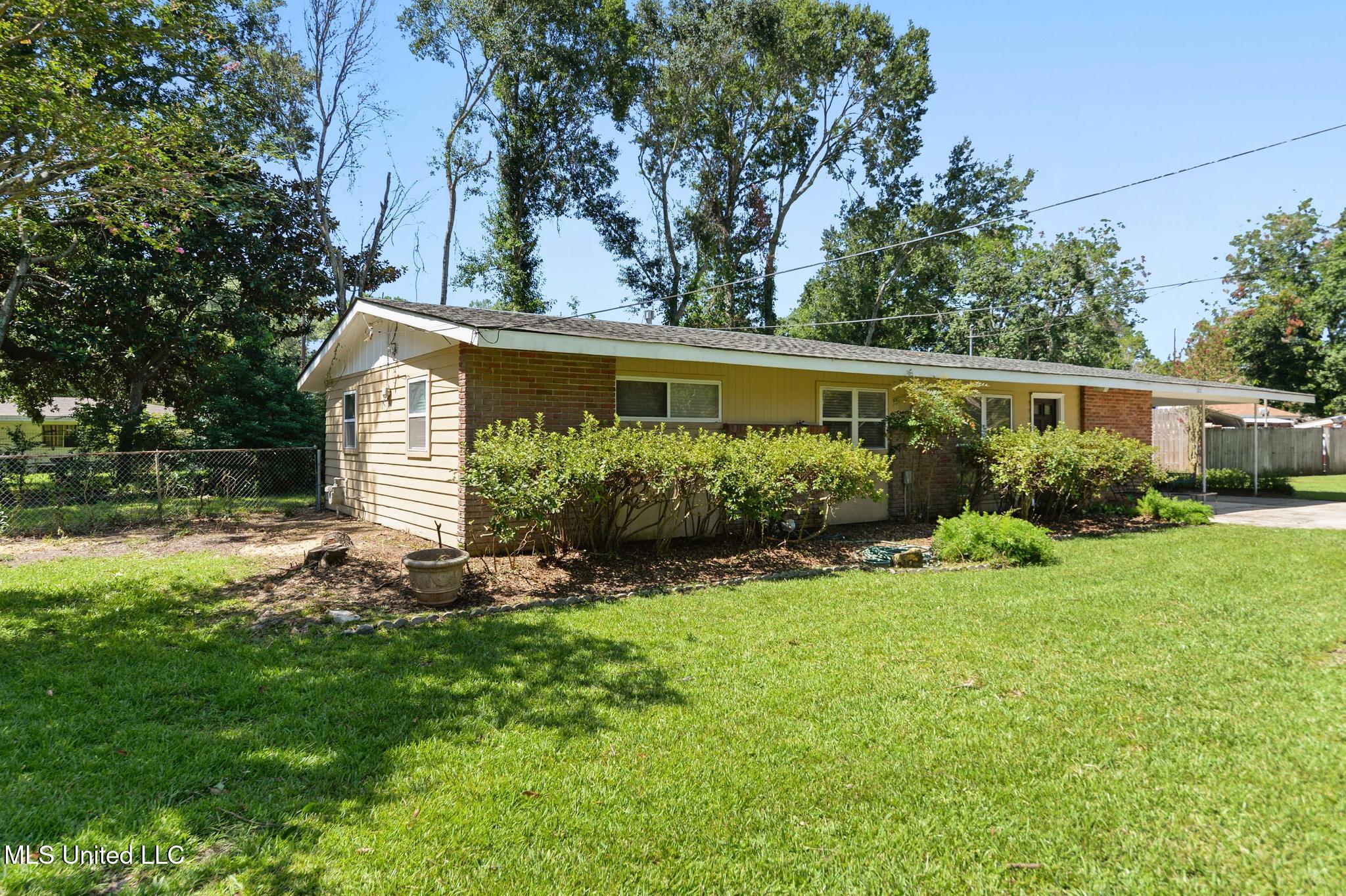 Property Photo: 1912 Woodmont Street MS 39567