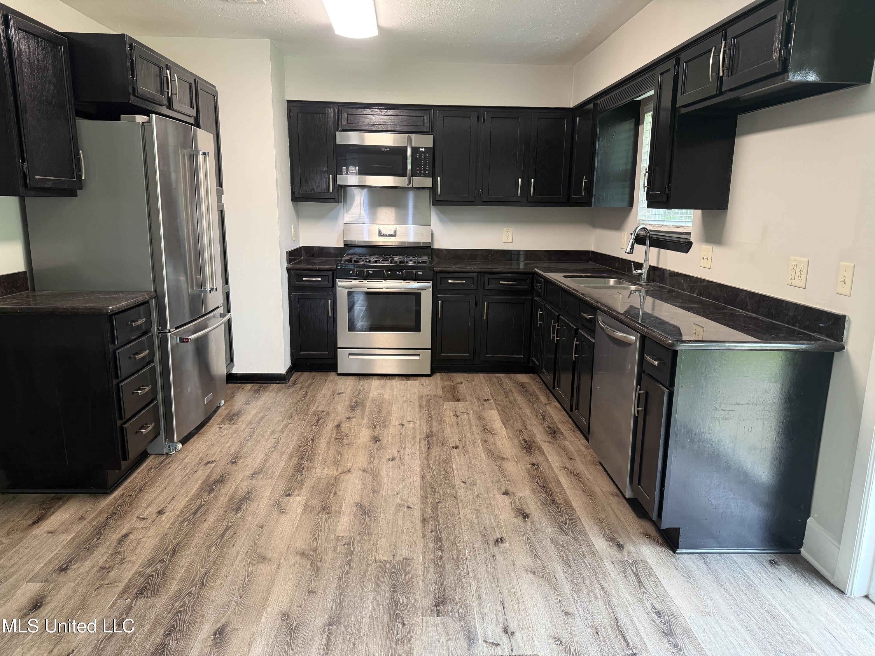 Property Photo: 308 Meadowood Circle MS 39560