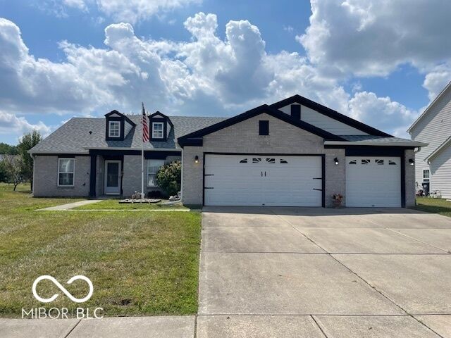 372 Heritage Drive  Greenwood IN 46143 photo