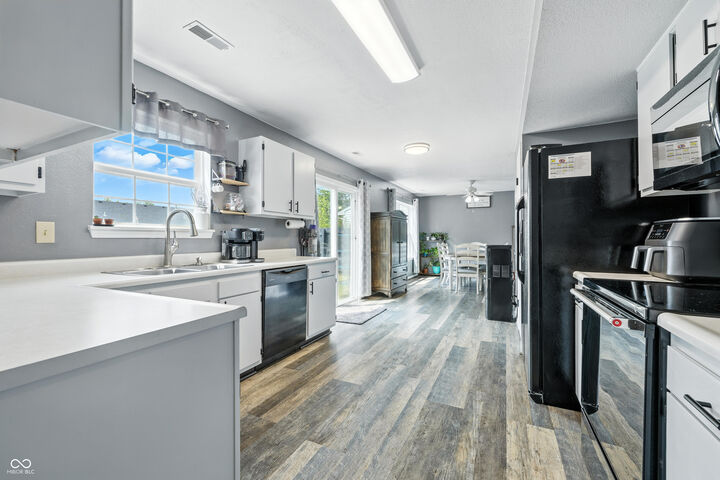 Property Photo: 1476 Blue Brook Way IN 46143