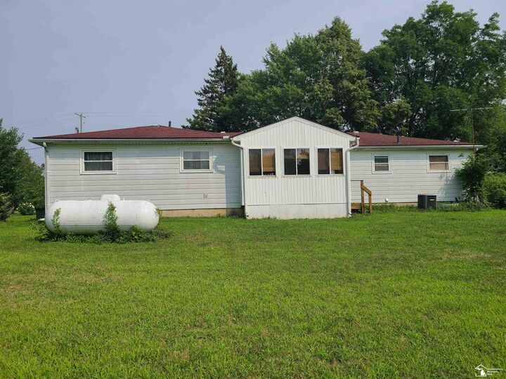 Property Photo: 14305 S Telegraph Road MI 48145
