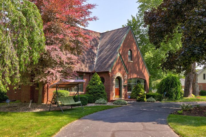 Property Photo:  400 W Tuscola Street  MI 48734 