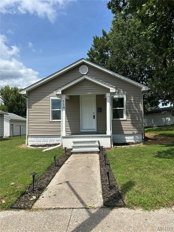 Property Photo: 110 E McCasland Avenue IL 62024