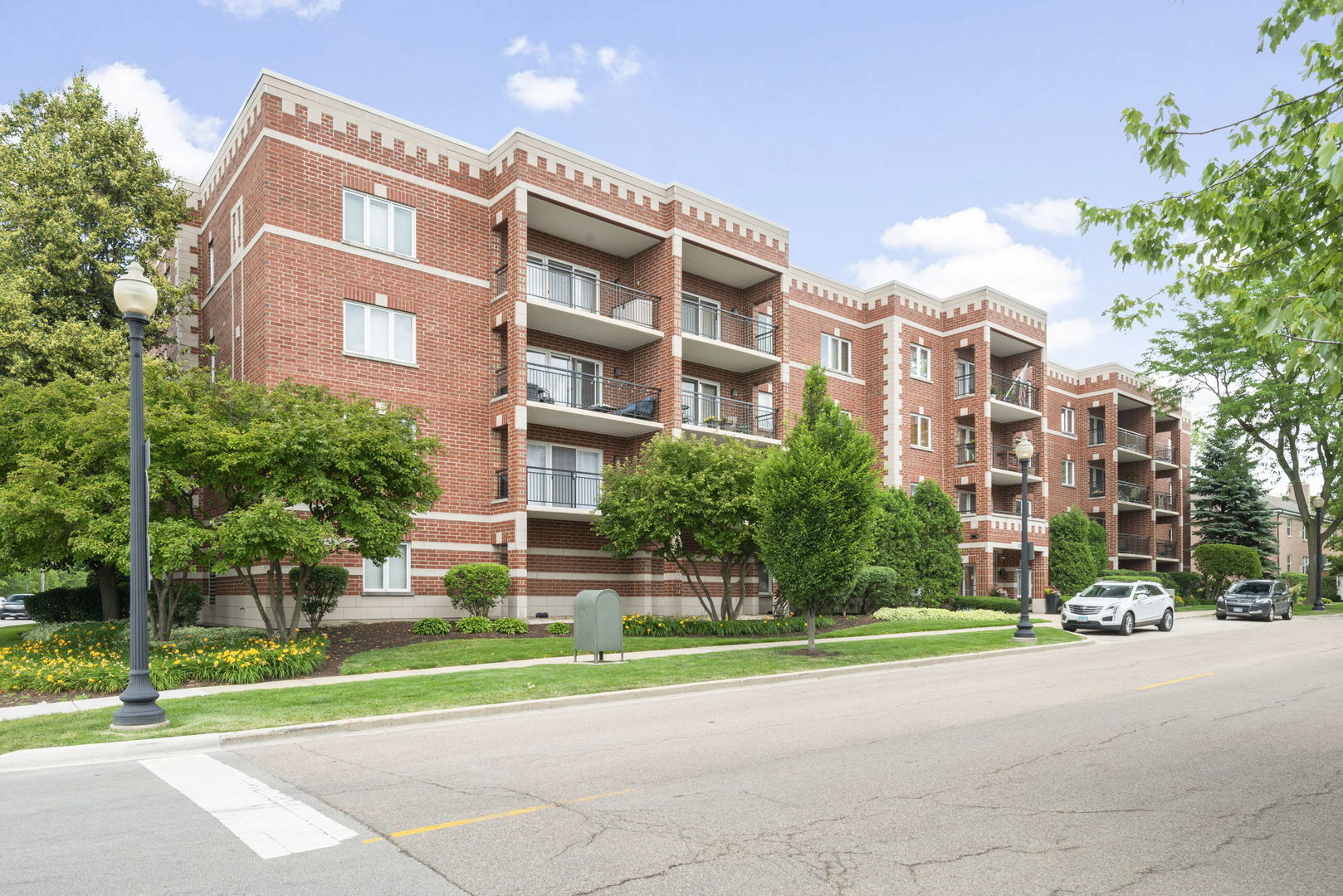 Property Photo: 100 N Gary Avenue N 304 IL 60187