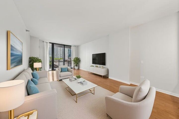 Property Photo:  330 N Jefferson Street 602  IL 60661 