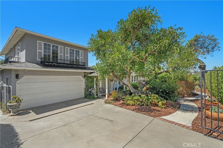Property Photo:  914 Calle Jazmin  CA 91360 