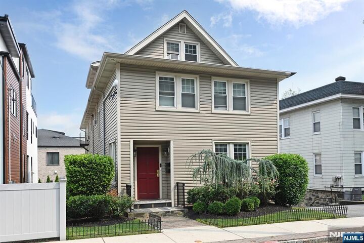 743 Undercliff Avenue 1  Edgewater NJ 07020 photo