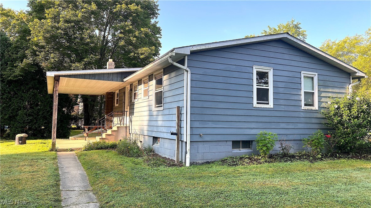 Property Photo: 2693 Mahan Denman Road NW OH 44402