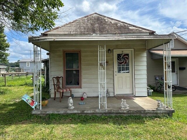 2228 Hoge Avenue  Zanesville OH 43701 photo