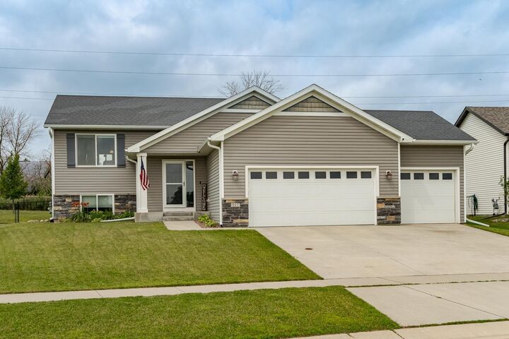 Property Photo:  907 15th Avenue NW  MN 55944 