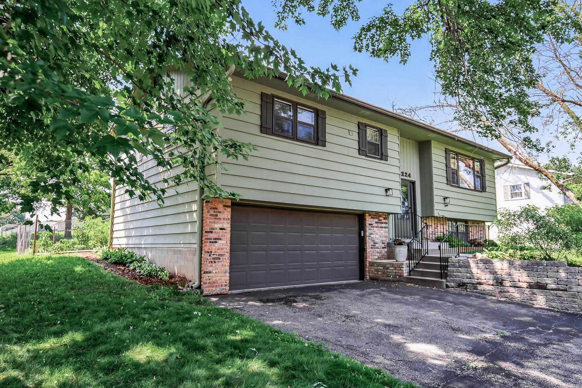 Property Photo: 2224 Westview Drive MN 55033