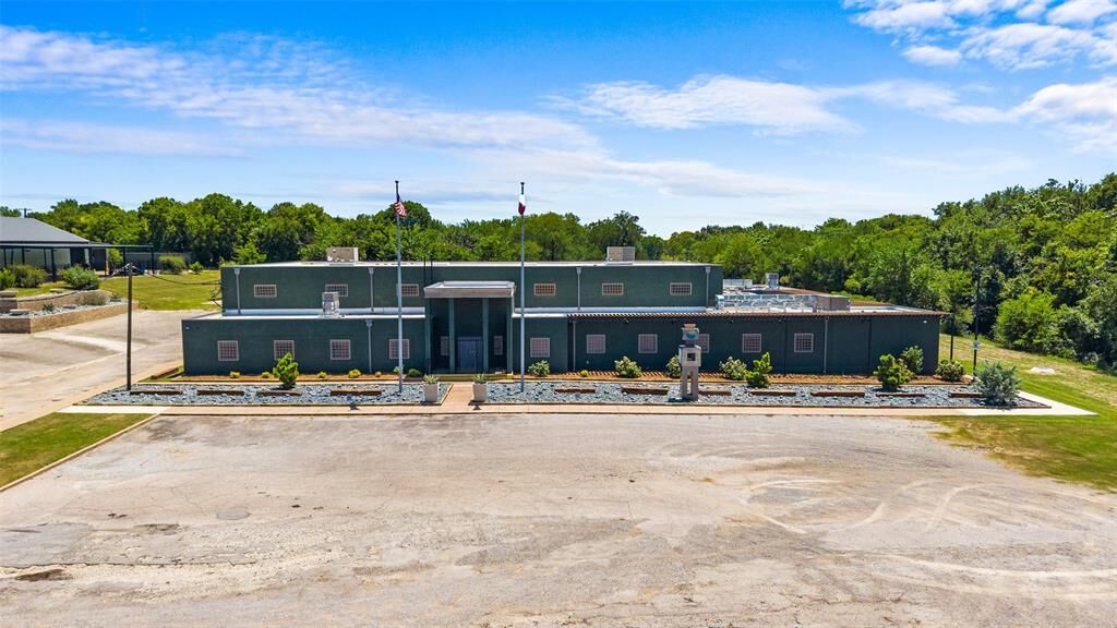 Property Photo:  1400 S Gribble Street  TX 75090 