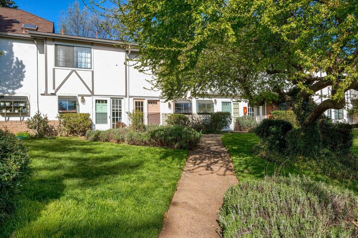 Property Photo:  495 Chestnut Street 6  OR 97520