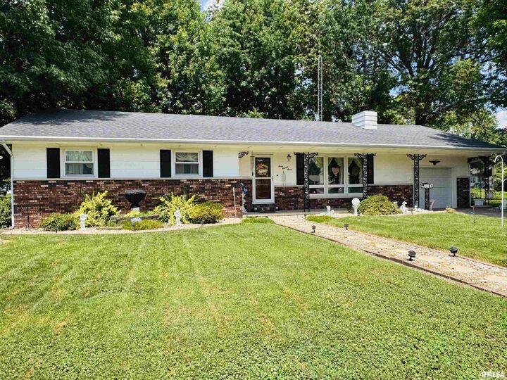707 W Sylvia Street  Christopher IL 62822-1121 photo