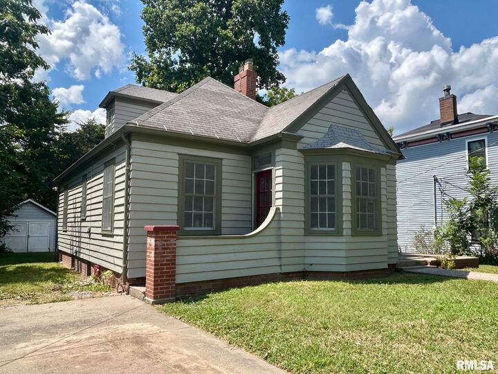 Property Photo:  206 S Maple Street  IL 62901 