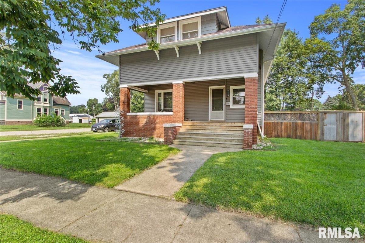 Property Photo:  715 Richard Street  IL 61537-1413 