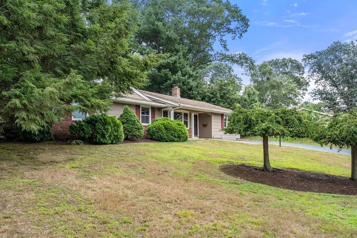 Property Photo:  6 Paulette Dr  MA 01923 