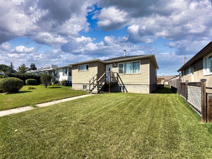 1406 20 Avenue  Didsbury AB T0M 0W0 photo