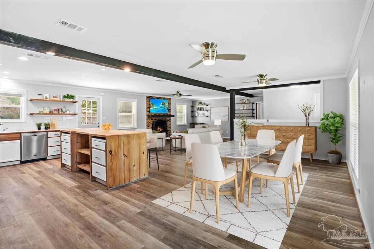 Property Photo: 2327 Inda Ave FL 32526