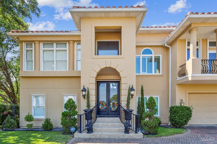 Property Photo:  2 Colley Cv Dr  FL 32561 