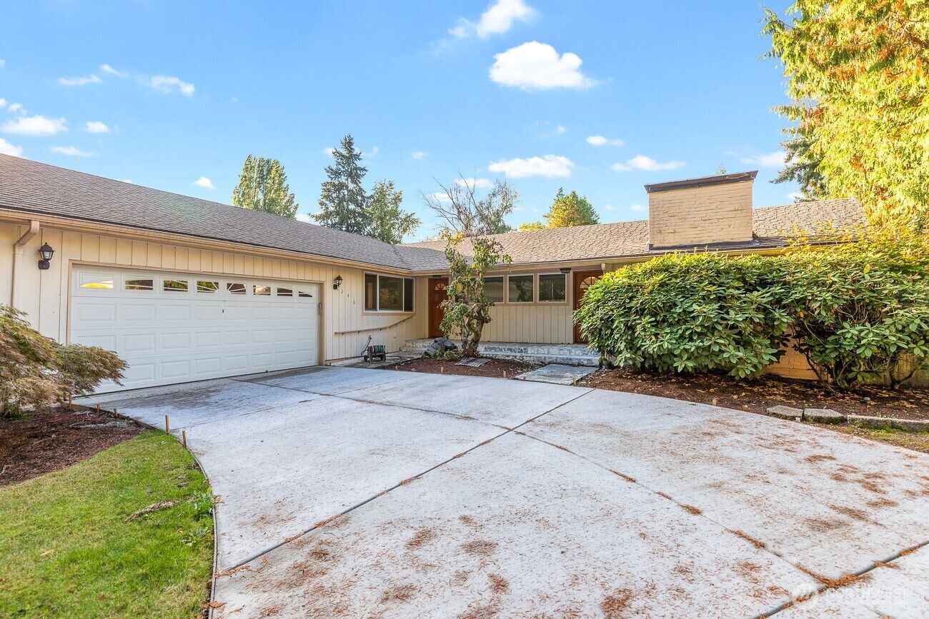 Property Photo: 8246 SE 72nd Street WA 98040