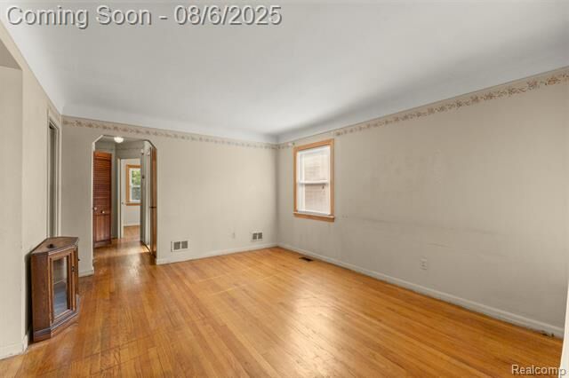 Property Photo: 1184 Farnham Avenue MI 48146