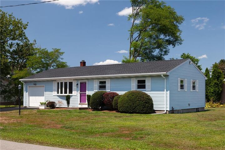 81 Massachusetts Boulevard  Portsmouth RI 02871 photo
