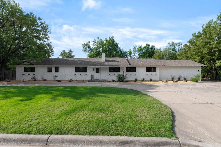 988 W Alexander Dr.  Haysville KS 67060 photo