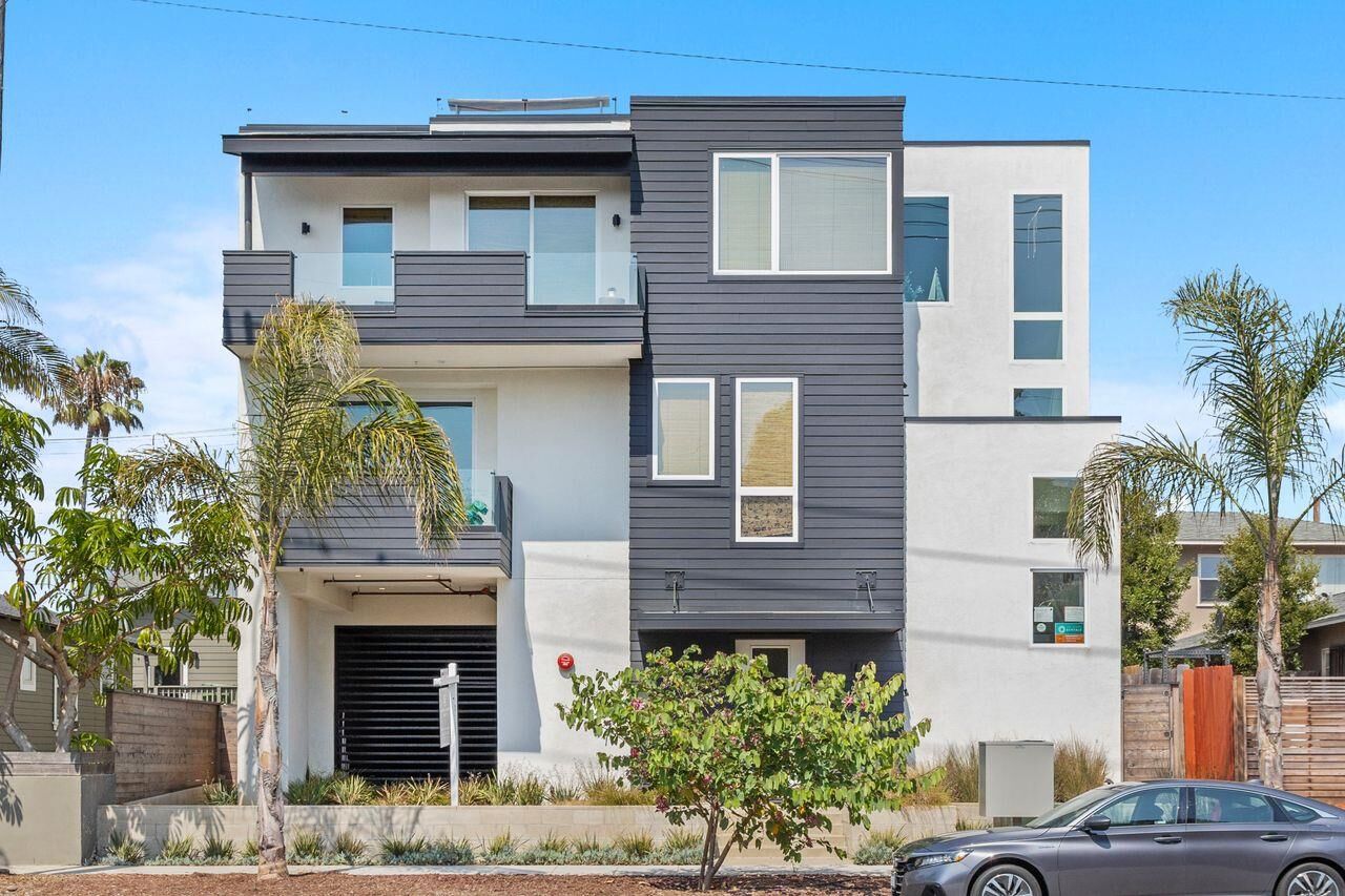 Property Photo:  508 North Tremont Street A  CA 92054 